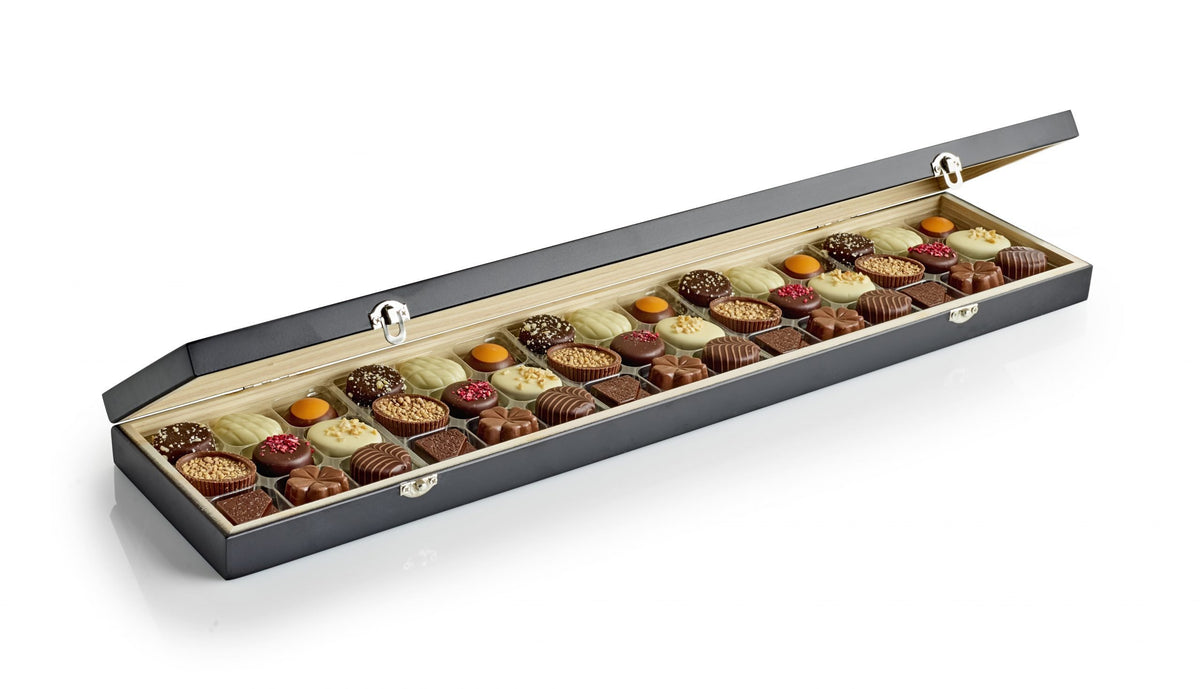 Sort flade Trææske, 45 stk. Luksus chokolade, 500 g.