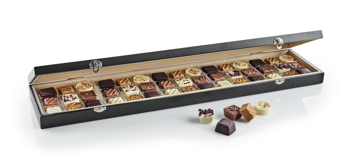 Sort flade Trææske, 45 stk. Dansk luksus chokolade, 450 g.