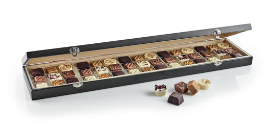 Sort flade Trææske, 45 stk. Dansk luksus chokolade, 450 g.