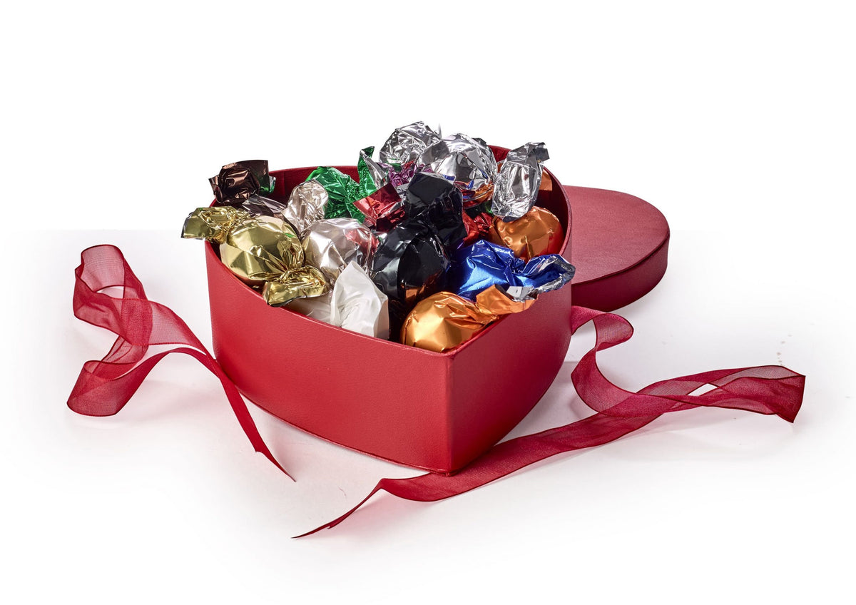 Rød Hjerte Hatteæske høj, Mixede Chokoladekugler 230 g. (18 stk.)